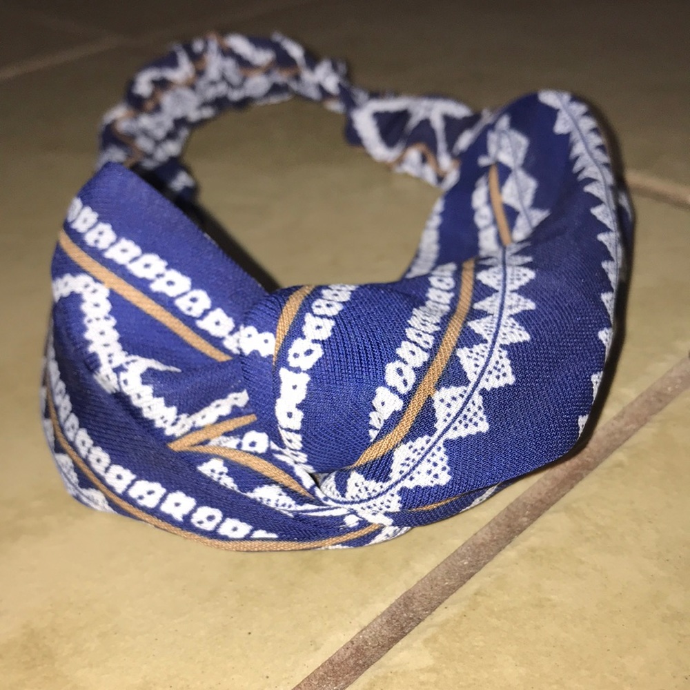 A fabric head band with design